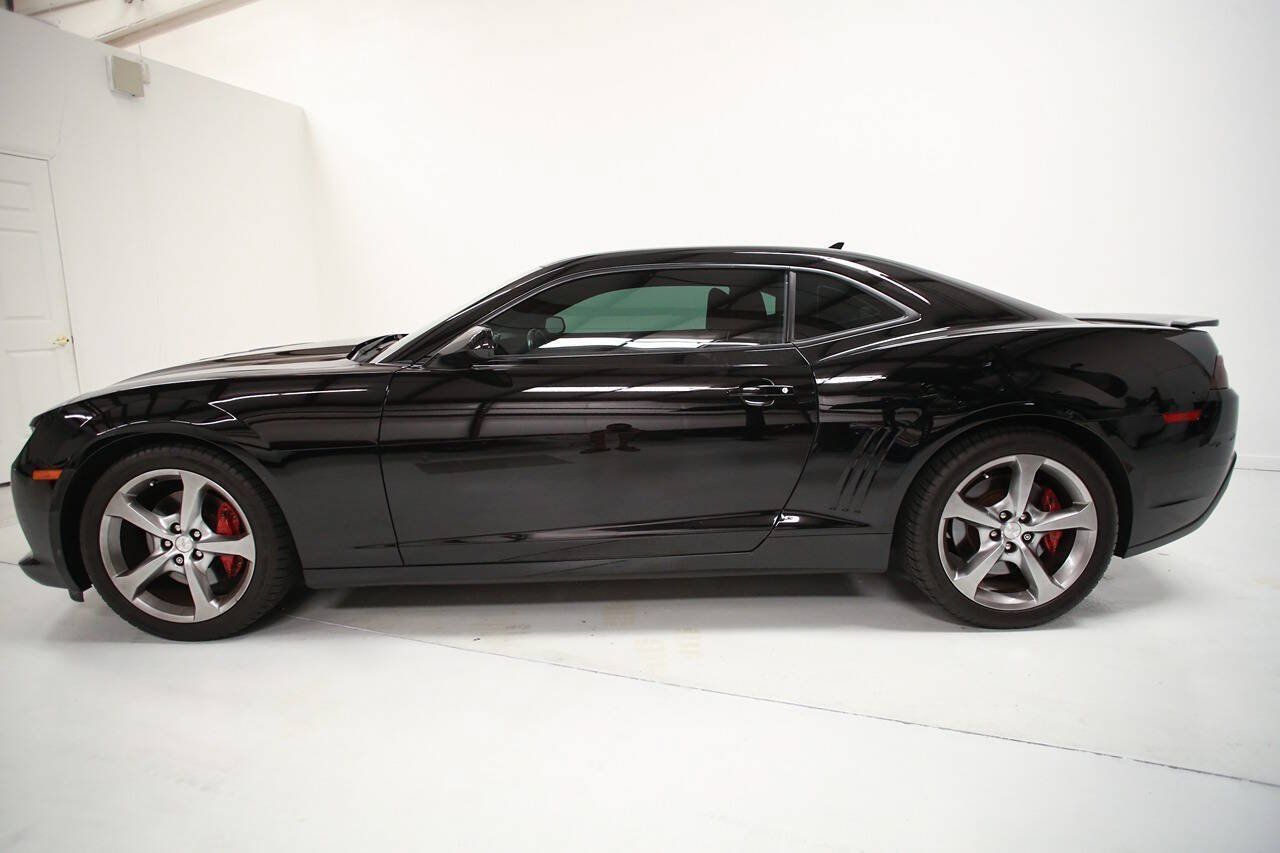 Used 2014 Chevrolet Camaro SS w/ RS Package RWD image 3