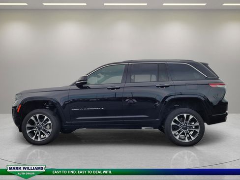Used 2022 Jeep Grand Cherokee Overland w/ Luxury Tech Group IV AWD/4WD image 7
