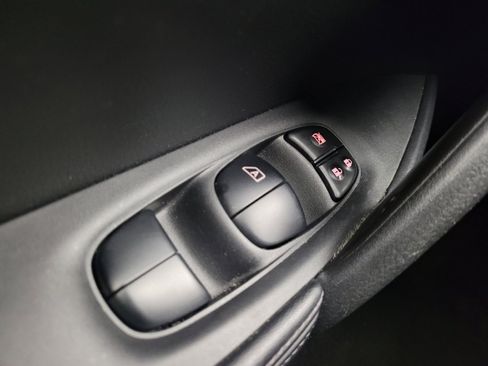 Used 2020 Nissan Rogue SV FWD image 27