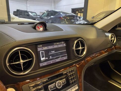 Used 2013 Mercedes-Benz SL 550 w/ Premium Pkg image 40