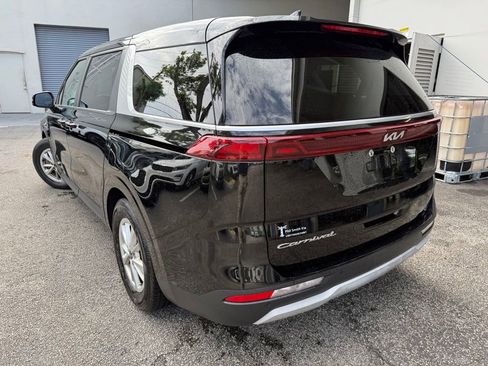Used 2022 Kia Carnival LX FWD image 4