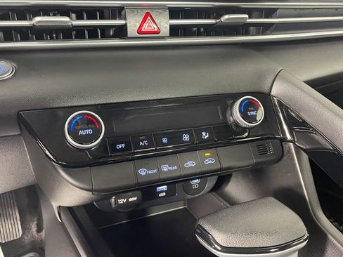 Used 2025 Hyundai Elantra Hybrid FWD image 8
