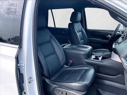 Used 2024 GMC Yukon SLE w/ Gmc Pro Safety Plus Package RWD image 9