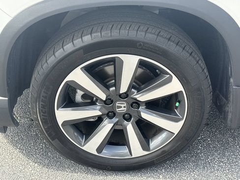 Used 2025 Honda Pilot Touring image 11