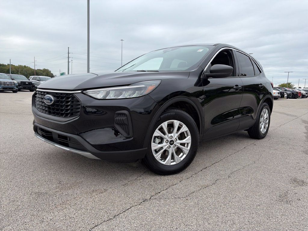 Used 2024 Ford Escape Active w/ Tech Pack #1 FWD image 3