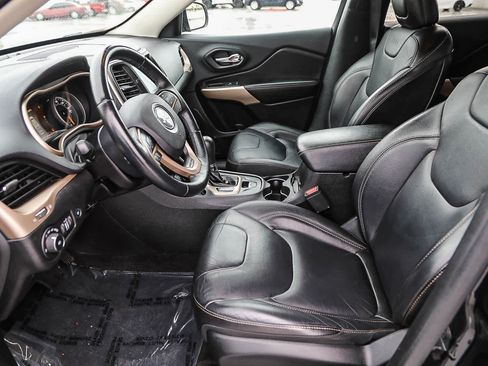 Used 2018 Jeep Cherokee Limited FWD image 17