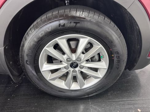 Used 2019 Kia Sorento LX image 17