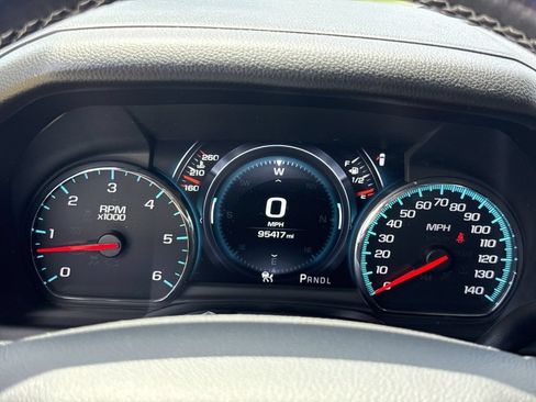 Used 2020 Chevrolet Suburban Premier AWD/4WD image 19