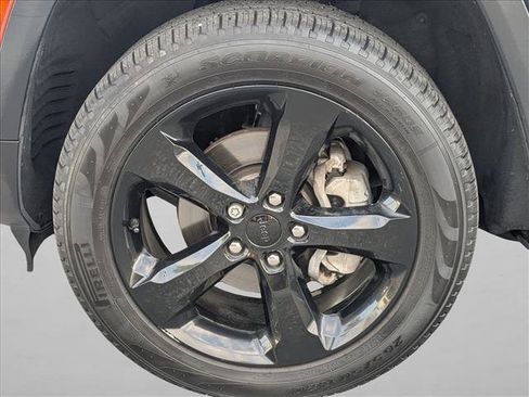 Used 2023 Jeep Grand Cherokee Limited w/ Black Appearance Package image 21