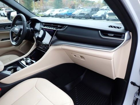 Certified 2024 Jeep Grand Cherokee Limited image 13