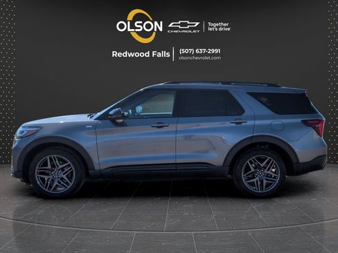 Used 2025 Ford Explorer ST-Line w/ ST-Line Street Pack AWD/4WD image 4