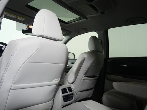 Used 2022 Honda Pilot Touring image 19