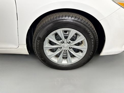Used 2016 Toyota Camry LE FWD image 31