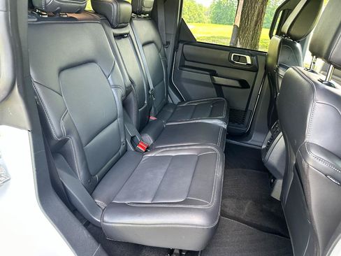 Used 2025 Ford Bronco Outer Banks AWD/4WD image 18