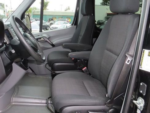 Used 2018 Mercedes-Benz Sprinter 2500 image 3
