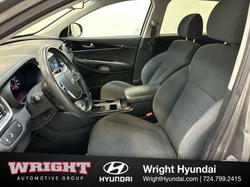 Used 2019 Kia Sorento LX image 11