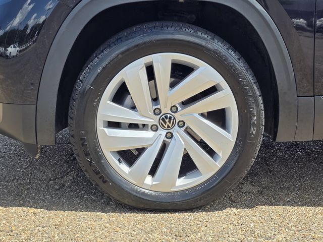 Used 2023 Volkswagen Atlas Cross Sport SE AWD/4WD image 32