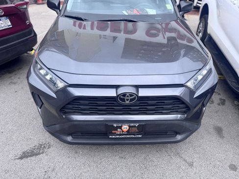 Used 2019 Toyota RAV4 LE AWD/4WD image 2