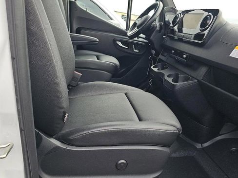 Used 2023 Mercedes-Benz Sprinter 2500 image 12