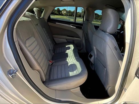 Used 2019 Ford Fusion SE image 19