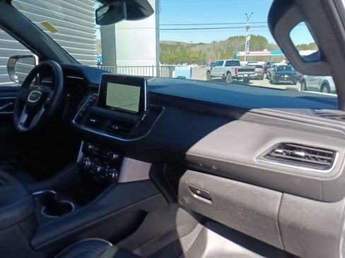 Used 2024 GMC Yukon XL SLT image 37