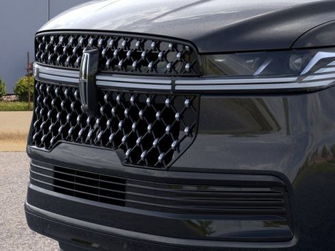 New 2026 Lincoln Navigator L Black Label AWD/4WD image 17