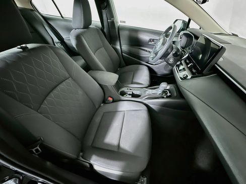Used 2025 Toyota Corolla LE FWD image 29