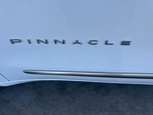 Used 2024 Chrysler Pacifica Pinnacle w/ Trailer Tow Group image 10