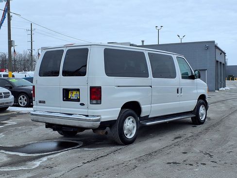 Used 2004 Ford E-350 and Econoline 350 XLT image 2