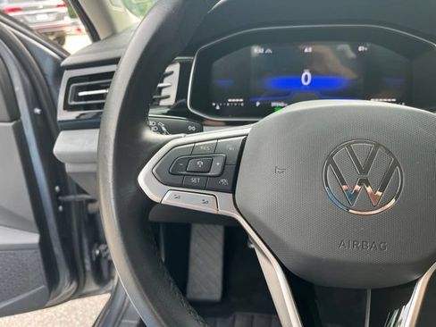 Used 2025 Volkswagen Jetta SE FWD image 20