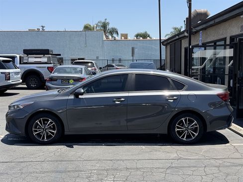 Used 2022 Kia Forte LXS FWD image 4