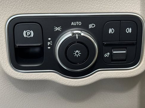 New 2025 Mercedes-Benz GLA 250 image 34