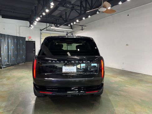 Used 2024 Land Rover Range Rover Long Wheelbase Autobiography image 7