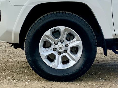 Used 2022 Toyota 4Runner SR5 Premium image 15