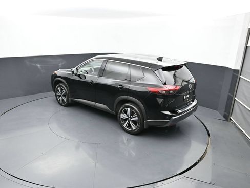 Used 2025 Nissan Rogue SL AWD/4WD image 39