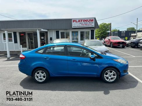 Used 2015 Ford Fiesta SE FWD image 2