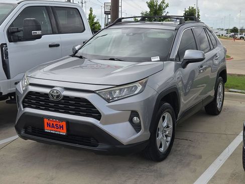 Used 2019 Toyota RAV4 XLE FWD image 4