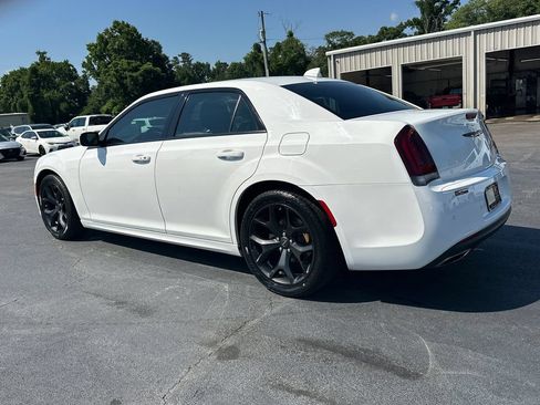 Used 2022 Chrysler 300 Touring L RWD image 8