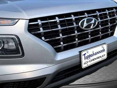 Used 2024 Hyundai Venue SEL FWD image 28