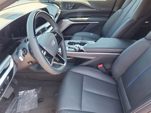 New 2025 Cadillac Lyriq Luxury image 8