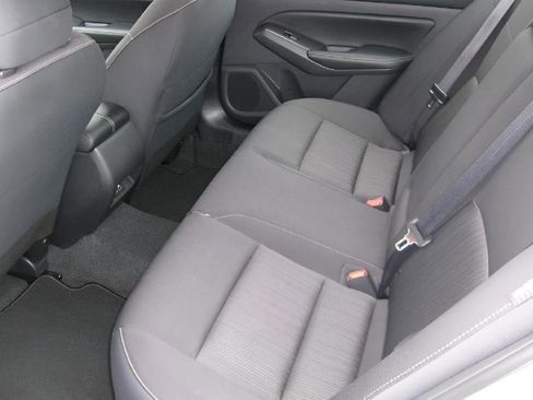 Used 2025 Nissan Altima 2.5 SV FWD image 9