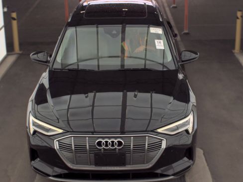 Used 2019 Audi e-tron Prestige w/ Prestige Package AWD/4WD image 8