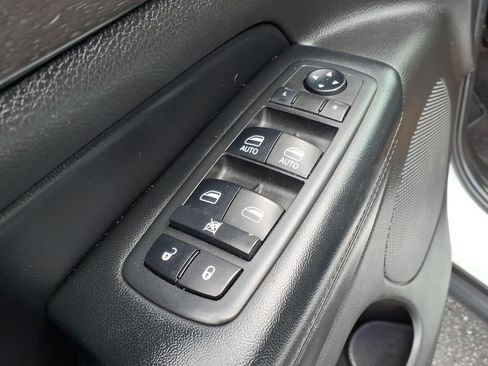 Used 2018 Jeep Grand Cherokee Laredo AWD/4WD image 8