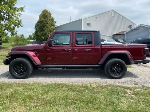 Used 2021 Jeep Gladiator Sport AWD/4WD image 2