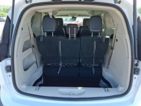 Certified 2024 Chrysler Pacifica Touring-L FWD image 34