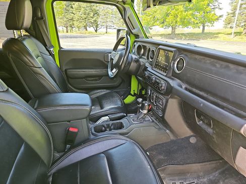 Used 2021 Jeep Wrangler Unlimited Sahara w/ Cold Weather Group AWD/4WD image 10
