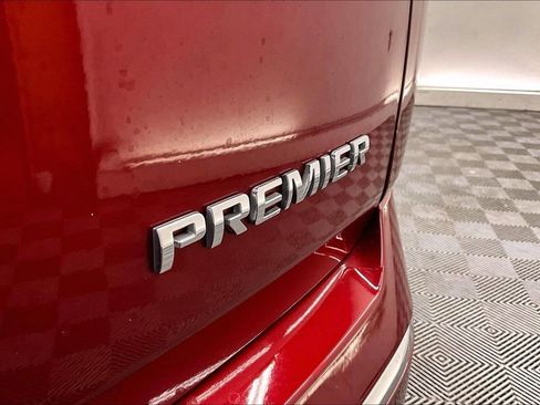 Used 2023 Chevrolet Traverse Premier AWD/4WD image 7