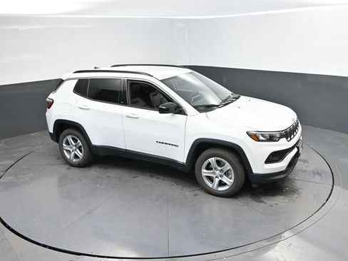Used 2024 Jeep Compass Latitude AWD/4WD image 36