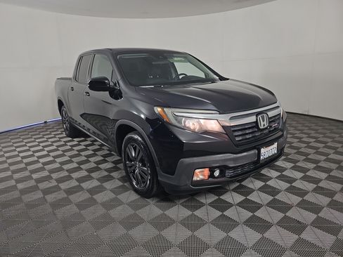 Used 2020 Honda Ridgeline Sport image 2