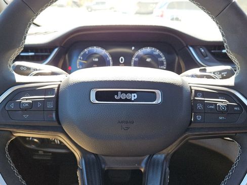 Used 2025 Jeep Grand Cherokee Laredo X AWD/4WD image 21